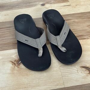 Men’s reef flip flops great condition, size 13
